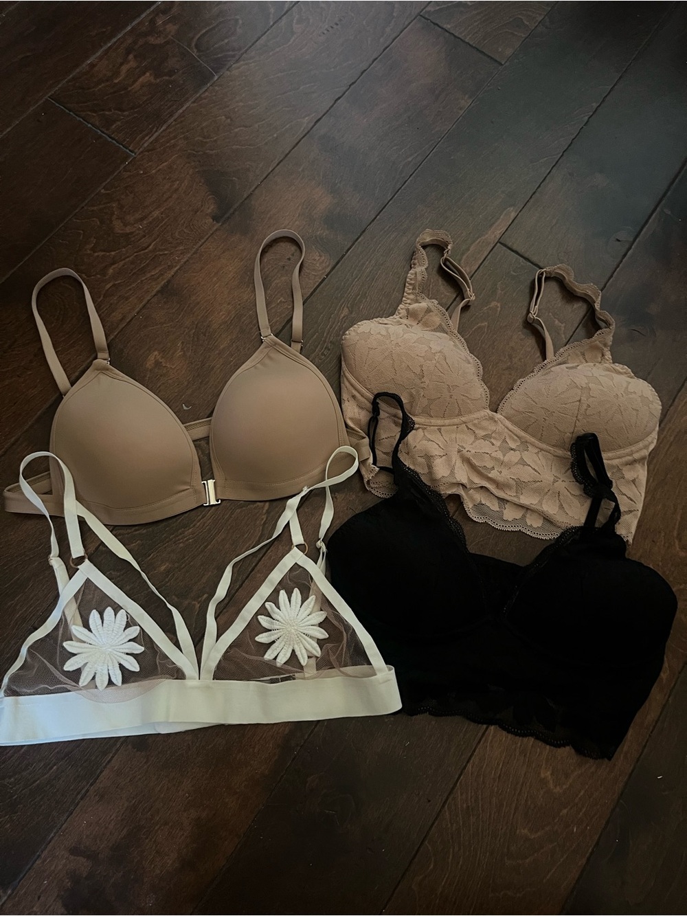 Bundle of bralettes S/ 34B Victoria’s Secret, for love and lemons